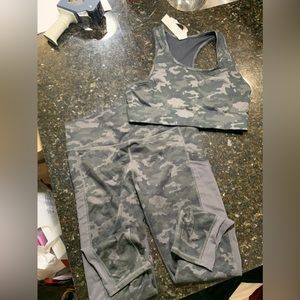 Fabletics powerhold camo workout set - size L